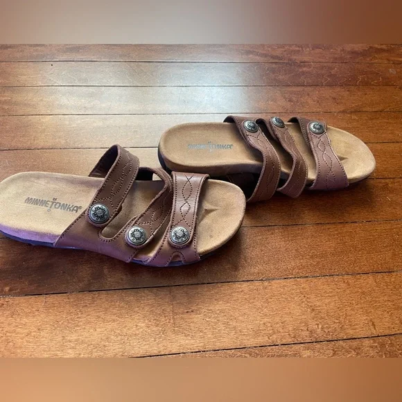 Minnetonka Women's Leather Brown Slip-on 3 Straps Sandal
Suede Footbed Sz 7 - Picture 2 of 6
